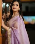 Women's Silver Tissue Silk Ethnic Saree With Unstiched Blouse Piece For Festival And Function. - Image 3